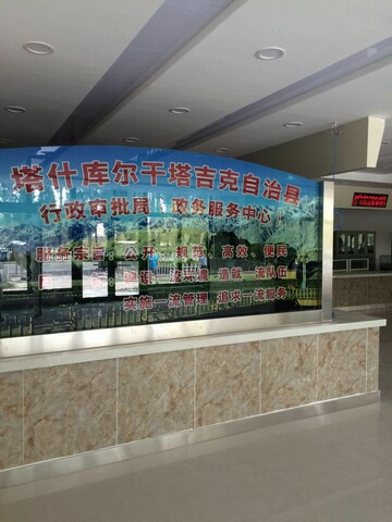 新疆自治區(qū)塔縣政務服務中心叫號系統(tǒng)、信息發(fā)布系統(tǒng)由米可提供1.jpg